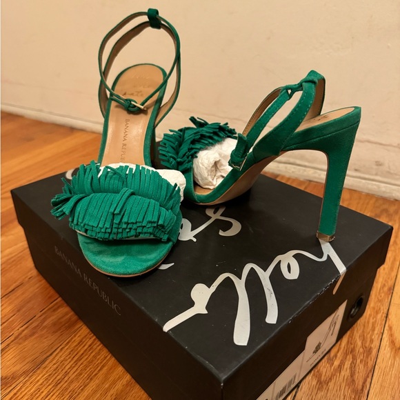 💯Banana Republic | Honey Suede Fringe Sandals wBox - Picture 4 of 7